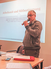 Das Forum Arbeitsrecht Berlin diskutierte am 23.09.2014 lebhaft und kontrovers die Entscheidung des Bundesarbeitsgerichts zur Beteiligung des Betriebsrats bei der Dienstplanung.