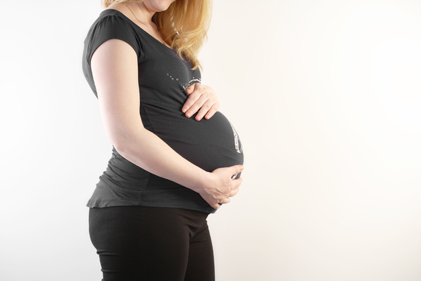 Während eines Beschäftigungsverbotes hat die Schwangere Anspruch auf Weiterzahlung des regulären Lohnes