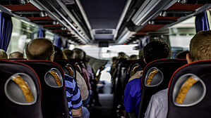 Eine Busfahrt, die ist lustig, eine Busfahrt, die ist schön (...). Aber: Keiner wird gezwungen! Copyright by parallel_dream/Fotolia