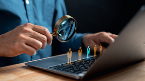 Ganz einfach lässt sich die gewünschte Person nicht aus der Sozialauswahl herausnehmen. © Adobe Stock: Kiattisak Ganz einfach lässt sich die gewünschte Person nicht aus der Sozialauswahl herausnehmen. © Adobe Stock: Kiattisak