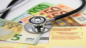 Krankenkassen haben auch Pflichten, wenn’s ums Geld geht. Copyright by M.Schuppich / Fotolia