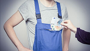 Als Betriebsrat darf man sich nicht schmieren lassen. Aber darf man das erhaltene Geld eigentlich behalten? Copyright by DDRockstar/Adobe Stock Als Betriebsrat darf man sich nicht schmieren lassen. Aber darf man das erhaltene Geld eigentlich behalten? Copyright by DDRockstar/Adobe Stock