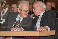 Kurt Leingärtner, 1974-1993 Leiter der DGB-Bundesrechtsstelle in Kassel und der ehemalige Richter und Vizepräsident des Bundesarbeitsgerichts (1965-1990) Dr. Dirk Neumann (* 1923)