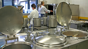 Die Köchinnen und Köche in der Krankenhaus-Küche erhielten nicht den gleichen Lohn. Die Köchinnen und Köche in der Krankenhaus-Küche erhielten nicht den gleichen Lohn.