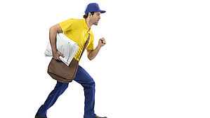 Postboten beginnen ihre Ausbildung oft schon in sehr jungen Jahren. Copyright by Adobe Stock/beto_chagas Postboten beginnen ihre Ausbildung oft schon in sehr jungen Jahren. Copyright by Adobe Stock/beto_chagas