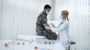 Sind COVID-19-Impfungen bei Beamt*innen und Soldat*innen freiwillig? Maren und Oliver finden Antworten. Copyright by Adobe Stock/ littlewolf1989 Sind COVID-19-Impfungen bei Beamt*innen und Soldat*innen freiwillig? Maren und Oliver finden Antworten. Copyright by Adobe Stock/ littlewolf1989