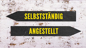 Selbstständig oder sozialversicherungspflichtiges Beschäftigungsverhältnis? Copyright by fotogestoeber/Fotolia Selbstständig oder sozialversicherungspflichtiges Beschäftigungsverhältnis? Copyright by fotogestoeber/Fotolia