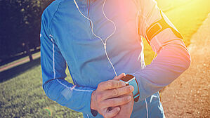 AOK Plus: Bonuszahlung nur für Fitnesstracker. Copyright by Adobe Stock/ Alex from the Rock AOK Plus: Bonuszahlung nur für Fitnesstracker. Copyright by Adobe Stock/ Alex from the Rock