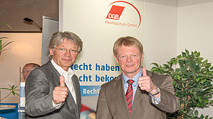 Klares Bekenntnis zum Mindestlohn: Reiner Hoffmann mit dem Geschäftsführer der DGB Rechtsschutz GmbH, Reinhard Vorbau