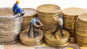 Viele Menschen müssen für wenig Lohn hart arbeiten. Ab Oktober 2022 beträgt der Mindestlohn 12,00 Euro in der Stunde. © Adobe Stock - Von ferkelraggae Viele Menschen müssen für wenig Lohn hart arbeiten. Ab Oktober 2022 beträgt der Mindestlohn 12,00 Euro in der Stunde. © Adobe Stock - Von ferkelraggae