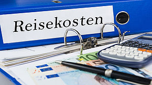 Rechtswidrige Versetzung führt zum Schadensersatz, zum Beispiel für Fahrtkosten. Copyright by marcus_hofmann / fotolia Rechtswidrige Versetzung führt zum Schadensersatz, zum Beispiel für Fahrtkosten. Copyright by marcus_hofmann / fotolia