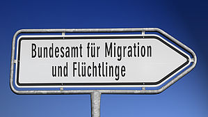 Bundesamt für Migration und Flüchtlinge (BaMF) missachtet das Mitbestimmungsrecht des Personalrates in mehr als dreihundert Fällen.