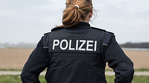 Zweifel an den Folgen von Brustimplantaten schließen die gesundheitliche Eignung für den Polizeidienst nicht aus.