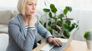 Sensible Daten weitergegeben-Job weg!© Adobe Stock - Von Prostock-studio Sensible Daten weitergegeben-Job weg!© Adobe Stock - Von Prostock-studio