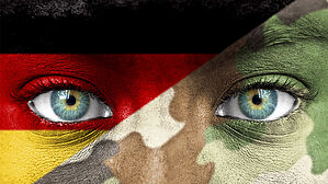 Jede*r Uniformträger*in repräsentiert mit seiner*ihrer Meinungsäußerung den Staat. Copyright by Adobe Stock/Aleksandar Mijatovic Jede*r Uniformträger*in repräsentiert mit seiner*ihrer Meinungsäußerung den Staat. Copyright by Adobe Stock/Aleksandar Mijatovic