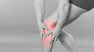 Knie verdreht - das muss kein Unfall sein. Copyright by SENTELLO / Fotolia