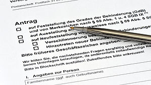 Verschweigen einer möglichen Schwerbehinderteneigenschaft führt zu Versorgung. Copyright by nmann77/fotolia