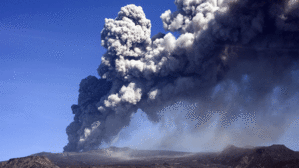 Vulkanausbrüche können ein außergewöhnlicher Umstand sein, gewerkschaftlich organisierte Streiks sind es nicht. Copyright by Adobe Stock/Jochen Scheffl