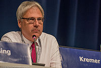 Dr. Thomas Kremer, Jahrgang 1958, ist seit Juni 2012 Vorstand für Datenschutz, Recht und Compliance bei der Deutschen Telekom AG. 
