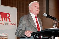 Wolfgang Apitzsch, Vorsitzender des Aufsichtsrats der DGB Rechtsschutz GmbH und geschäftsführender Herausgeber der Zeitschrift »Arbeit und Recht« Wolfgang Apitzsch, Vorsitzender des Aufsichtsrats der DGB Rechtsschutz GmbH und geschäftsführender Herausgeber der Zeitschrift »Arbeit und Recht«