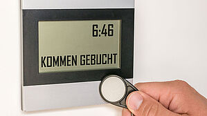 Wer muss die Arbeitsstunden zählen? Copyright by Adobe Stock/Ralf Geithe Wer muss die Arbeitsstunden zählen? Copyright by Adobe Stock/Ralf Geithe