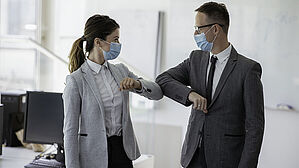 Arbeitgeber sind verpflichtet, dafür zu sorgen, dass alle Hygienemaßnahmen eingehalten werden. Copyright by Adobe Stock/JustLife