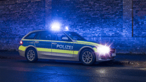 Schichtpläne im Polizeidienst sehen Einsatzbereitschaft auch in Pausen vor. Die Bezahlung bleibt aber manchmal aus. Copyright by Adobe Stock/ jgfoto