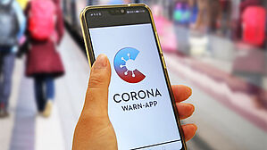 Corona-App: kommt der "gläserne Mitarbeiter"? Copyright by Adobe Stock / U.J. Alexander Corona-App: kommt der "gläserne Mitarbeiter"? Copyright by Adobe Stock / U.J. Alexander