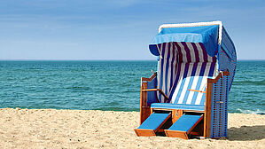 Die Strandkörbe bleiben leer, weil keiner fortfahren darf. Copyright by Adobe Stock/Hans Wolfgang Jargst