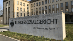 Bis 1999 beherbergte das imposante Gebäude in Kassel auch das Bundesarbeitsgericht. Nun steht es allein dem Bundessozialgericht zur Verfügung. Copyright by Adobe Stock/ zwehren