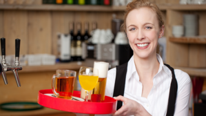 Geringes Trinkgeld führ nicht zur Minderung des Arbeitslosengeld II-Anspruchs. © Adobe Stock - Von contrastwerkstatt