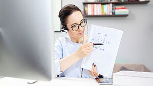 In der Corona-Krise unterrichten viele Lehrer*innen online. Copyright by Adobe Stock/ Robert Przybysz In der Corona-Krise unterrichten viele Lehrer*innen online. Copyright by Adobe Stock/ Robert Przybysz