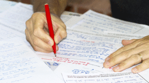 Examensklausuren verschwinden nicht immer in der Schublade, wenn das Examen bestanden ist. Copyright by Adobe Stock/ imagika Examensklausuren verschwinden nicht immer in der Schublade, wenn das Examen bestanden ist. Copyright by Adobe Stock/ imagika