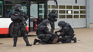 Posttraumatische Belastungsstörung nach SEK –Einsatz begründet Dienstunfall Posttraumatische Belastungsstörung nach SEK –Einsatz begründet Dienstunfall