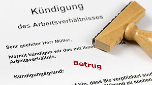 Bildunterschrift: Nicht geleistete Überstunden abgerechnet. Copyright by Adobe Stock/Wolfilser Bildunterschrift: Nicht geleistete Überstunden abgerechnet. Copyright by Adobe Stock/Wolfilser