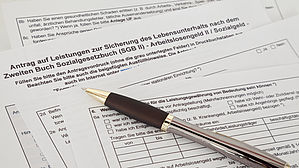 Jobcenter verweigert Kind Hartz IV Leistungen weil die Mutter den Namens des Vaters nicht bekannt gibt. Jobcenter verweigert Kind Hartz IV Leistungen weil die Mutter den Namens des Vaters nicht bekannt gibt.