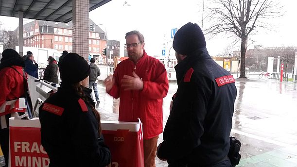 Teamleiter Henning Hansen beantwortet Fragen zum Mindestlohn