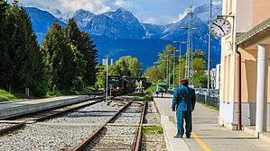 Bahnbeamte müssen entsprechend ihres Statusamtes beschäftigt werden. Copyright by erikzunec/fotolia.