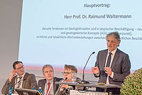 Prof. Dr. Raimund Waltermann (Hauptreferat), Universität Bonn Aktuelle Tendenzen im Niedriglohnsektor und in atypischer Beschäftigung – neue Gesetze und gesetzgeberische Konzepte[AÜG als Schwerpunkt], rechtliche und tatsächliche Wechselbeziehungen z