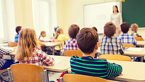 Weisungen missachtende Lehrerin aus dem Dienst entfernt. Copyright by Adobe Stock/Syda Productions Weisungen missachtende Lehrerin aus dem Dienst entfernt. Copyright by Adobe Stock/Syda Productions