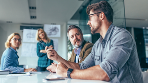 Berät der Betriebsrat über eine Kündigung, muss der Arbeitgeber im zuvor alle notwendigen Informationen zukommen lassen. © Adobe Stock: Jacob Lund Berät der Betriebsrat über eine Kündigung, muss der Arbeitgeber im zuvor alle notwendigen Informationen zukommen lassen. © Adobe Stock: Jacob Lund