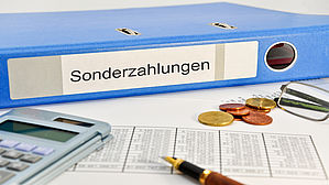 Einmalzahlungen zähen bei der Berechnung von Elterngeld nicht mit, anders ist es bei Arbeitslosen- und Krankengeld. Copyright by Marco2811/fotolia