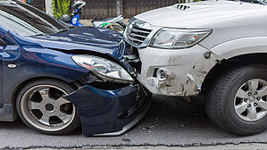 Bei Unaufmerksamkeit entfällt Versicherungsschutz bei Wegeunfall. Copyright by pongmoji/fotolia