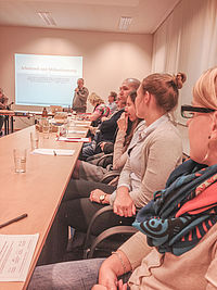 Das Forum Arbeitsrecht Berlin diskutierte am 23.09.2014 lebhaft und kontrovers die Entscheidung des Bundesarbeitsgerichts zur Beteiligung des Betriebsrats bei der Dienstplanung.