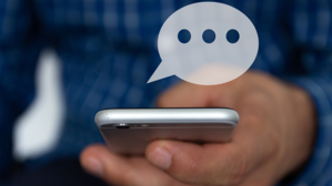 Die WhatsApp-Nachricht an den stellvertretenden Chef konnte der Kläger nachweisen. © Adobe Stock: EUDPic Die WhatsApp-Nachricht an den stellvertretenden Chef konnte der Kläger nachweisen. © Adobe Stock: EUDPic