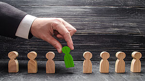 Die Auswahl für eine Beförderung erfolgt nach Eignung, Befähigung und Leistung. Copyright by Андрей Яланский/fotolia Die Auswahl für eine Beförderung erfolgt nach Eignung, Befähigung und Leistung. Copyright by Андрей Яланский/fotolia