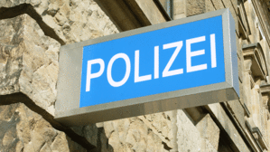 Dürfen Arbeitnehmerinnen ihren Chef dort anzeigen? Copyright by Adobe Stock/b.s.m. Dürfen Arbeitnehmerinnen ihren Chef dort anzeigen? Copyright by Adobe Stock/b.s.m.