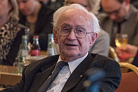 Der ehemalige Richter und Vizepräsident des Bundesarbeitsgerichts (1965-1990) Dr. Dirk Neumann (* 1923)