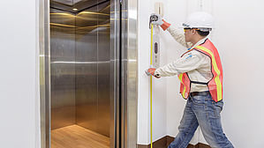 Fahrten zu auswärtigen Arbeitsstellen sind Arbeitsleistung, wenn ein Arbeitnehmer seine Leistung außerhalb des Betriebs erbringen muss. Copyright by thanatphoto / fotolia Fahrten zu auswärtigen Arbeitsstellen sind Arbeitsleistung, wenn ein Arbeitnehmer seine Leistung außerhalb des Betriebs erbringen muss. Copyright by thanatphoto / fotolia
