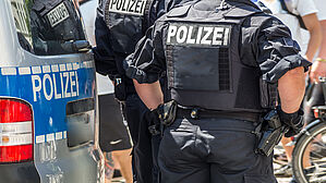 Polizist*innen leisten häufig Überstunden. Nicht immer bekommen sie dafür Dienstbefreiung oder Vergütung. Copyright by  Animaflora PicsStock /Adobe Stock